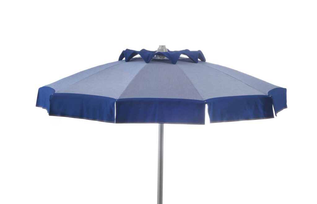 [:it]Ombrellone tradizionale con mantovana con bordino[:en]Traditional umbrella with valance and piping[:es]Paraguas tradicional con faldón y ribete[:fr]Parapluie traditionnel avec cantonnière et passepoil[:]